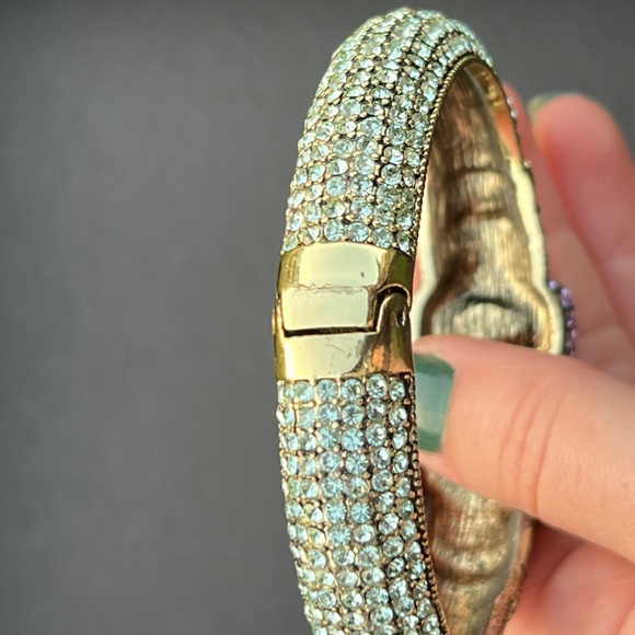 Heidi Daus Signed Hinged Cuff Bracelet Emerald Green Swarovski Crystals - Picture 12 of 15
